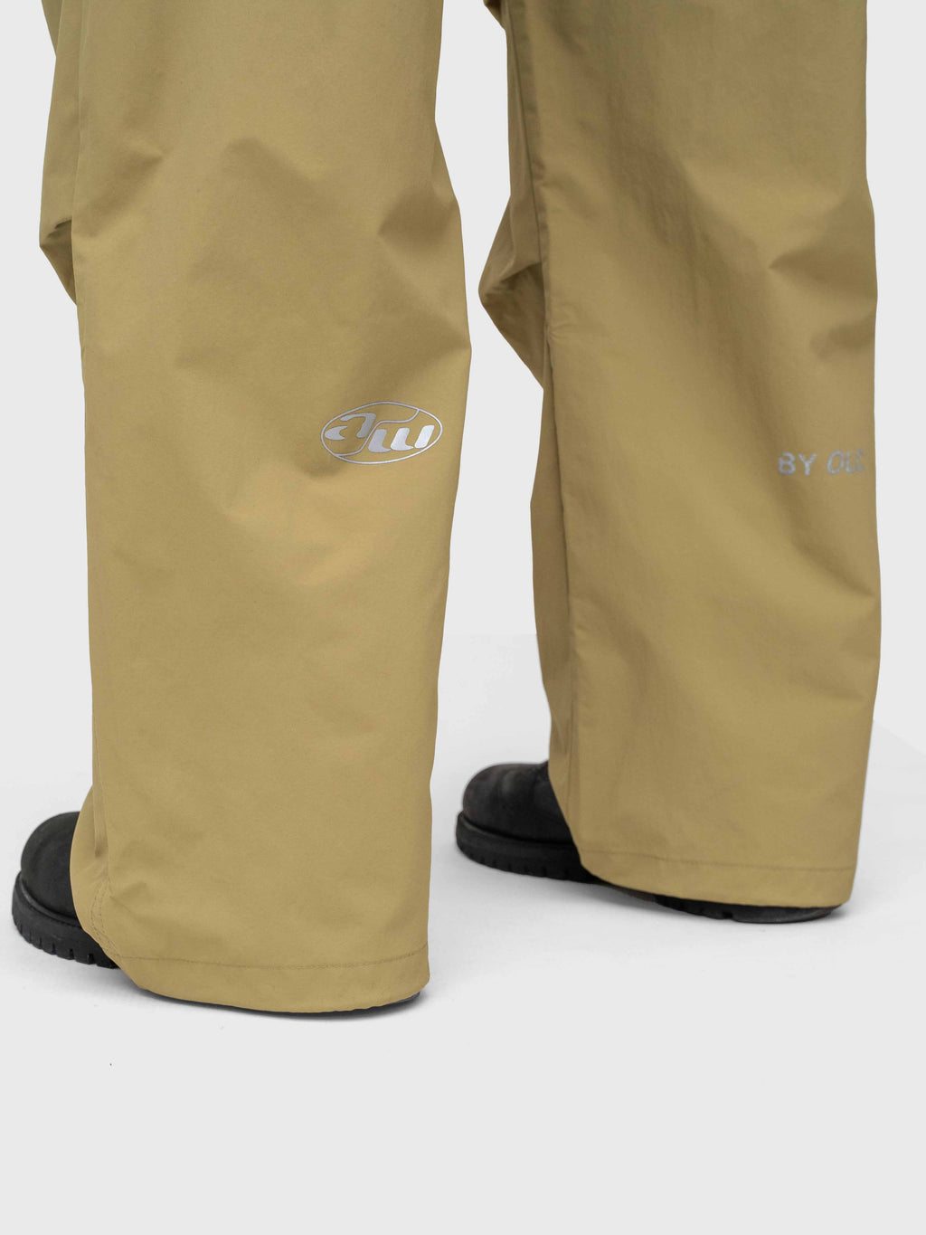 AW Parachute Pants - Olive/Reflective